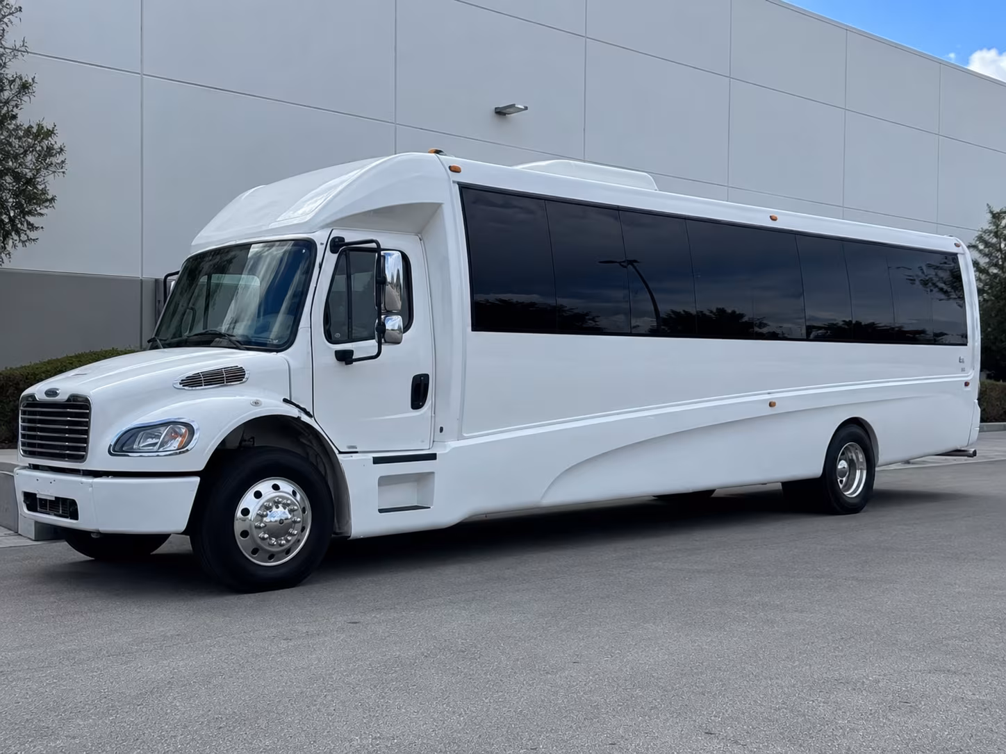 Newark Winery Tour & Pub Crawl Transportation